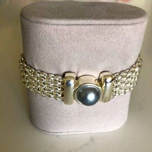 Mesh silver/gray bracelet with magnetic closure